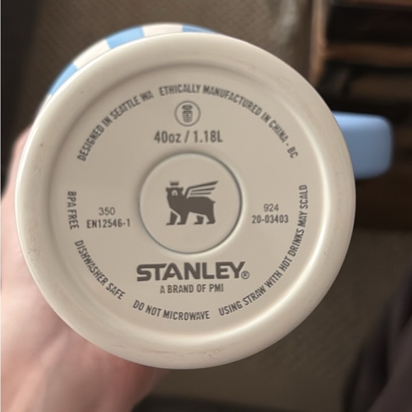 Stanley 40 oz - Picture 3 of 4